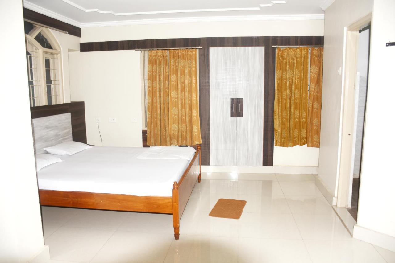 Hotel Trinath Nayagarh Екстериор снимка